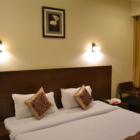 Hotel Adi Nagpur Exterior photo