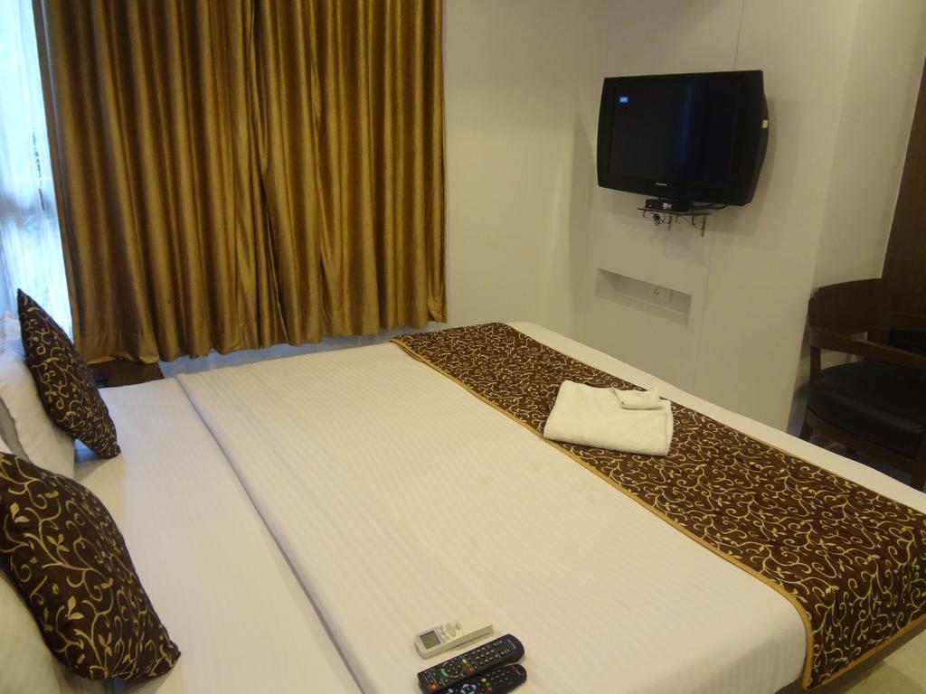 Hotel Adi Nagpur Exterior photo