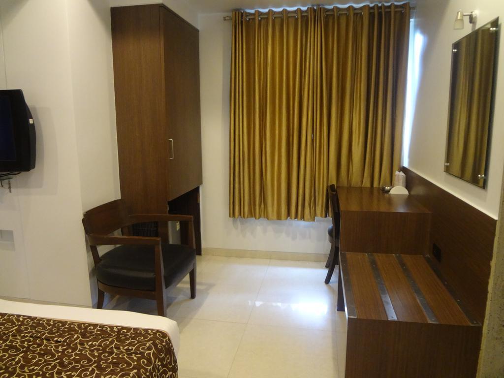 Hotel Adi Nagpur Exterior photo