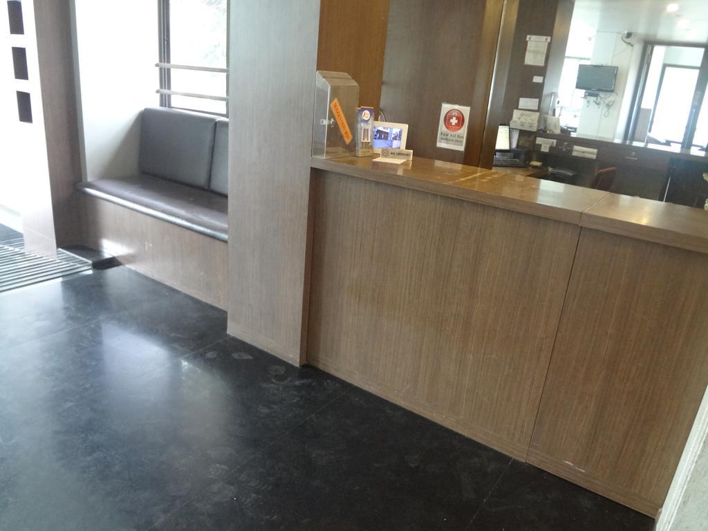 Hotel Adi Nagpur Exterior photo