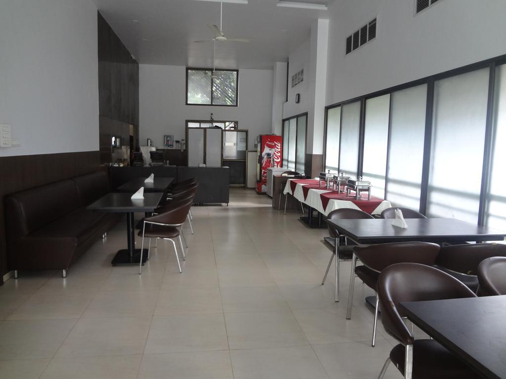 Hotel Adi Nagpur Exterior photo