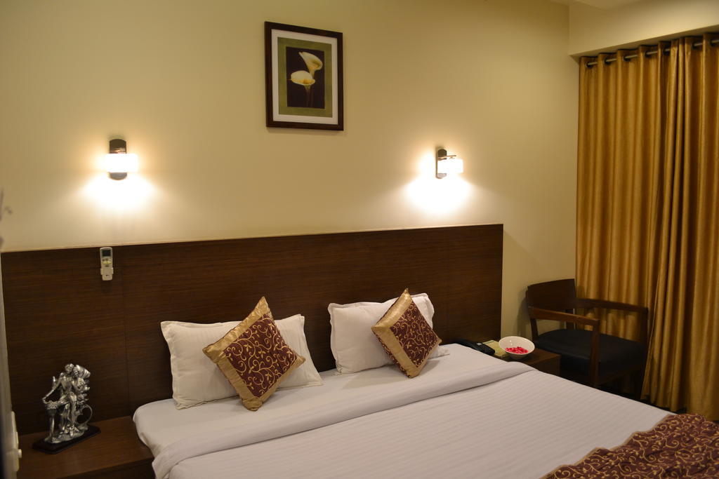 Hotel Adi Nagpur Exterior photo
