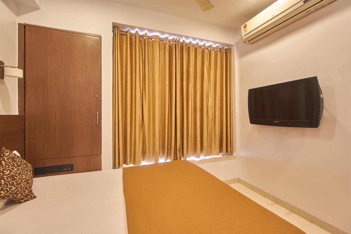 Hotel Adi Nagpur Exterior photo