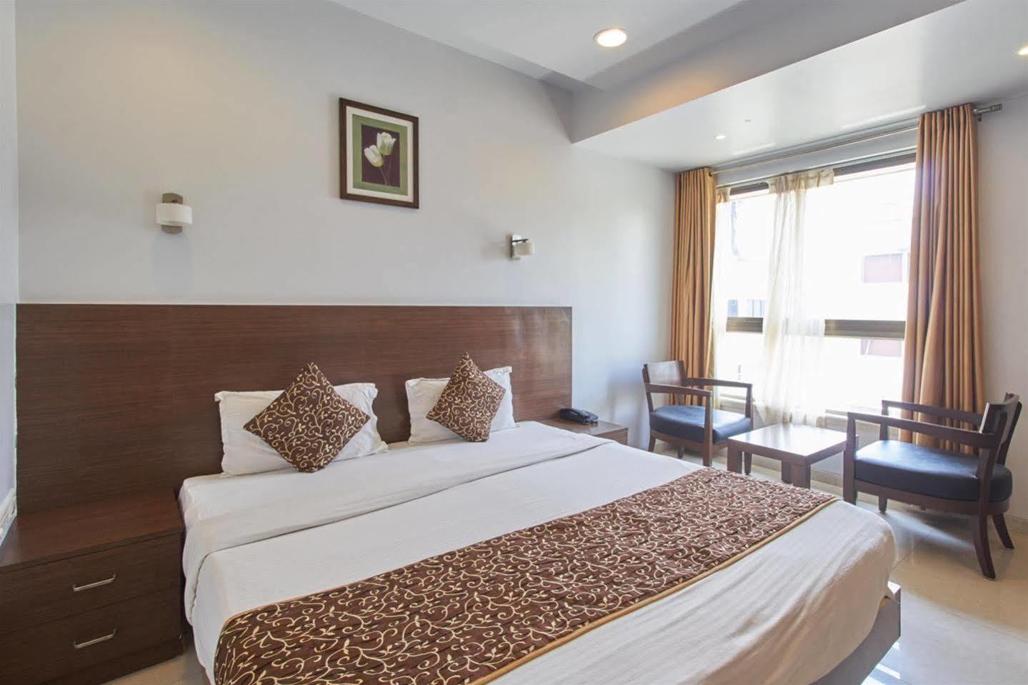 Hotel Adi Nagpur Exterior photo