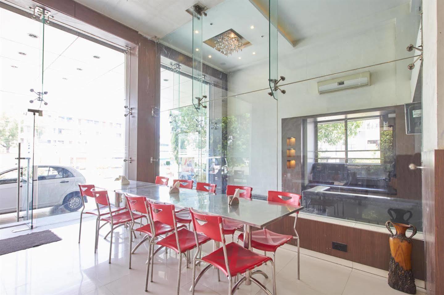 Hotel Adi Nagpur Exterior photo